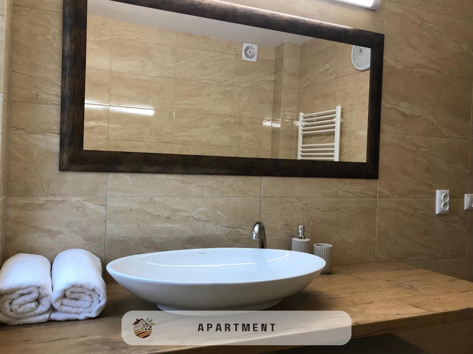 Apartmanovy Dom Visnove エクステリア 写真