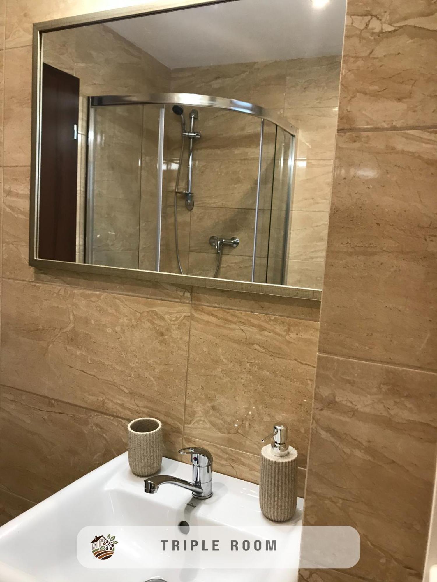 Apartmanovy Dom Visnove エクステリア 写真